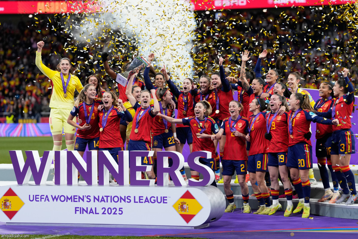 الإسبانيات يحتفلن