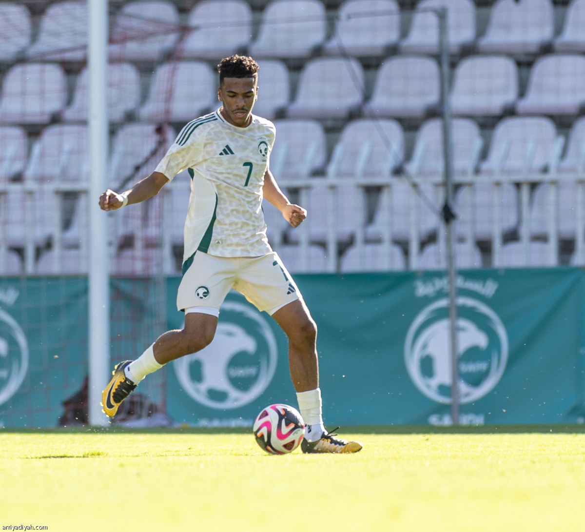 فوز «الصقور»