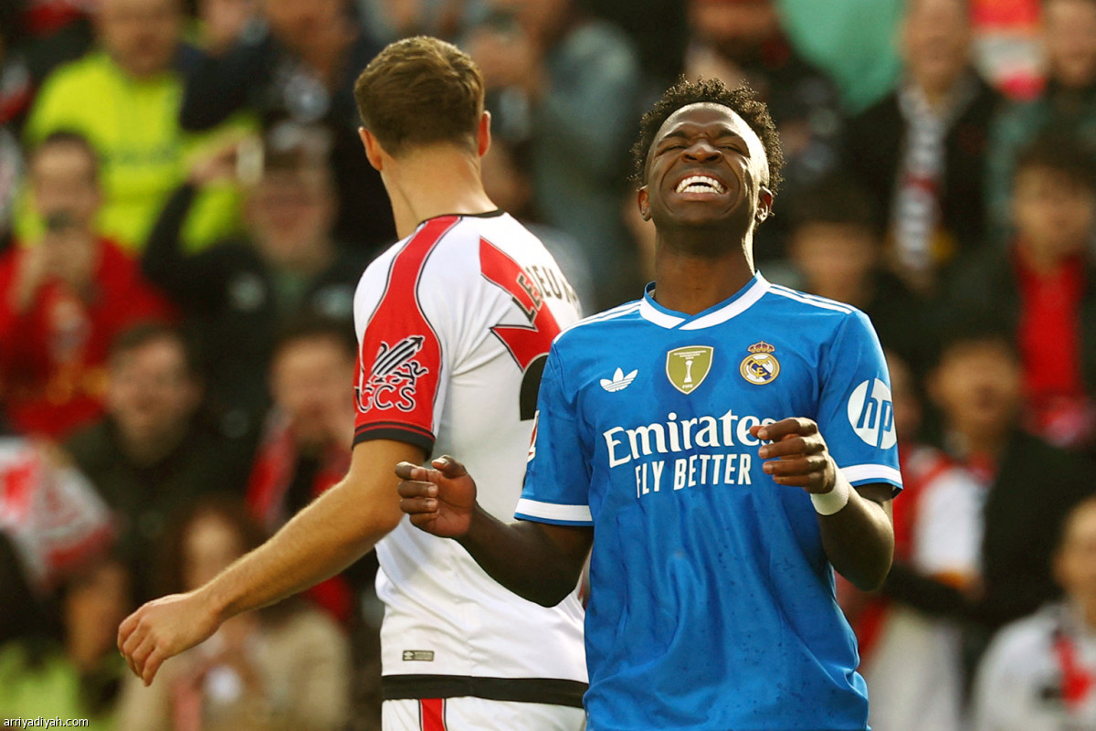 الريال يتعثر